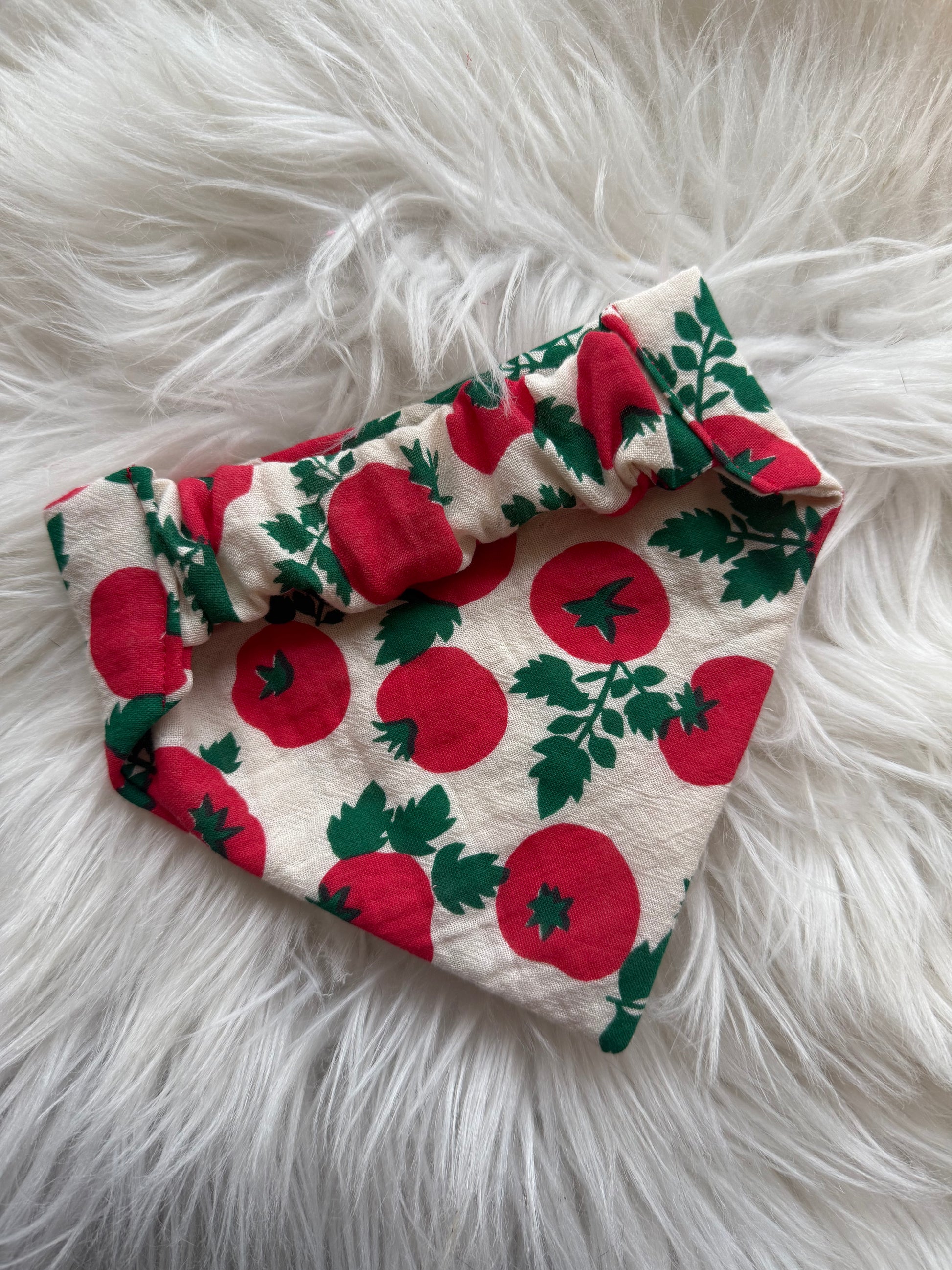 Scrunchie back side of the tomato bandana for dogs